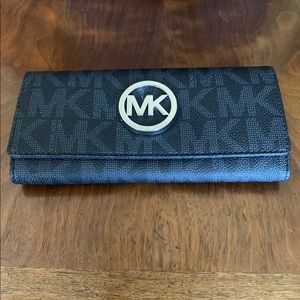 Michael Kors Fulton signature Black Wallet NWT